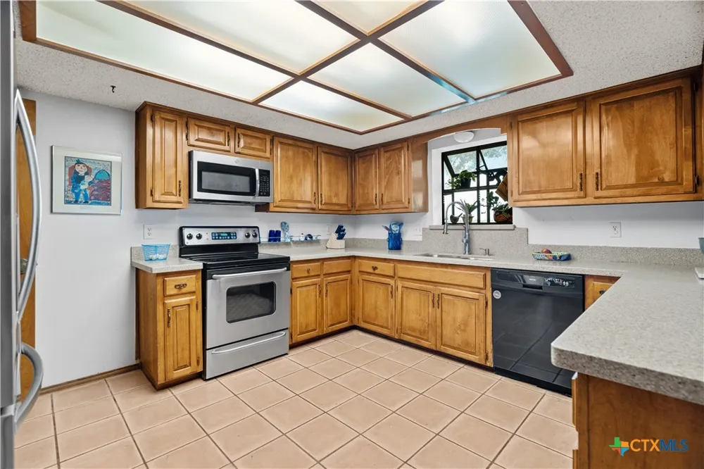 4911 Youngsford Road Marion, TX 78124