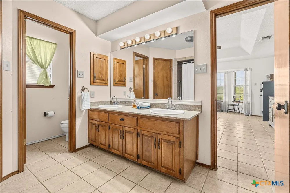 4911 Youngsford Road Marion, TX 78124