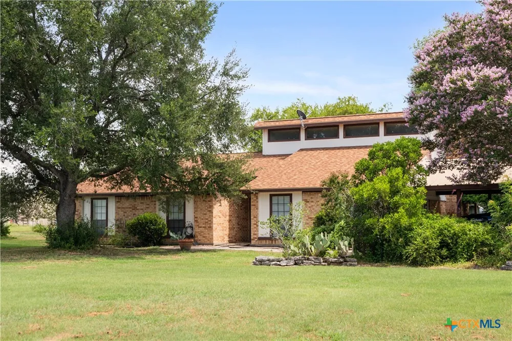 4911 Youngsford Road Marion, TX 78124