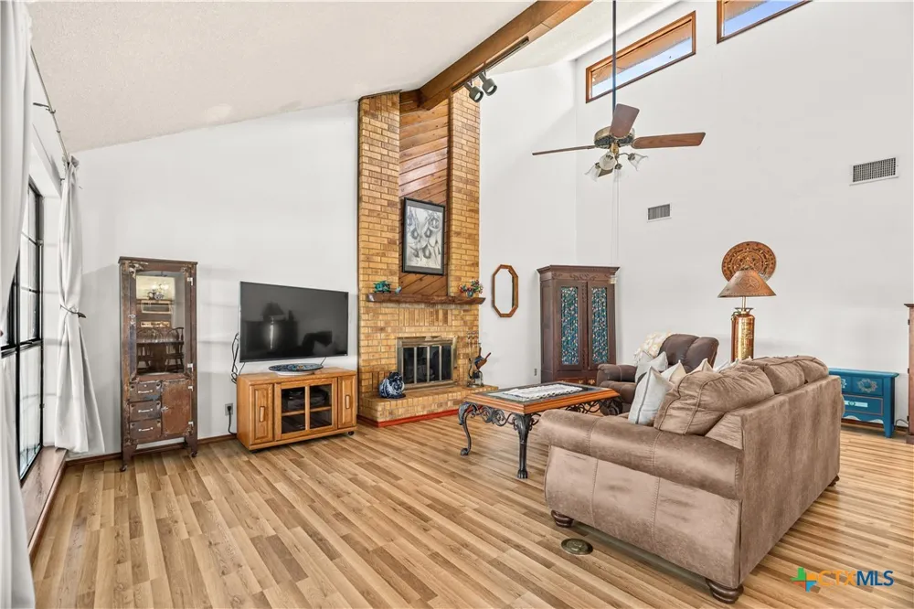 4911 Youngsford Road Marion, TX 78124