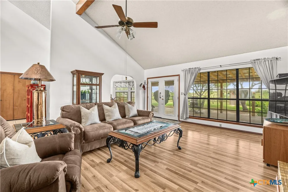 4911 Youngsford Road Marion, TX 78124