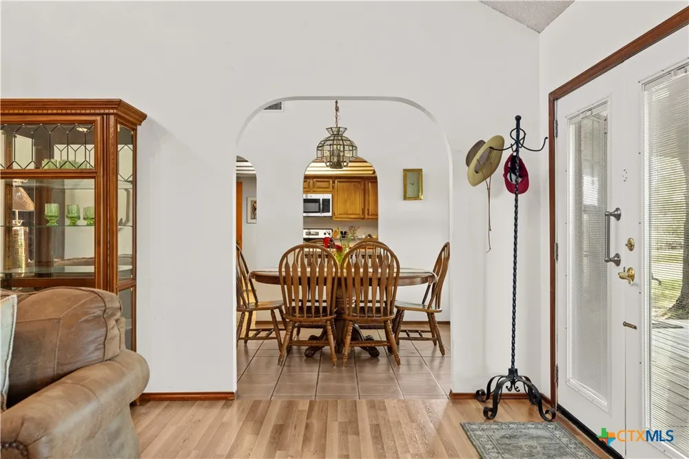 4911 Youngsford Road Marion, TX 78124