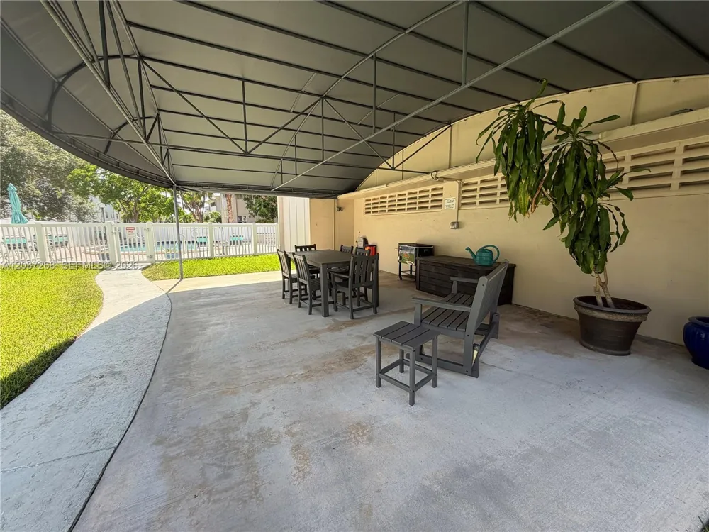 1965 S Ocean Blvd #208 Lauderdale By The Sea, FL 33062