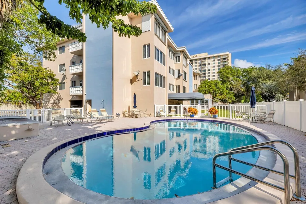 1965 S Ocean Blvd #208 Lauderdale By The Sea, FL 33062