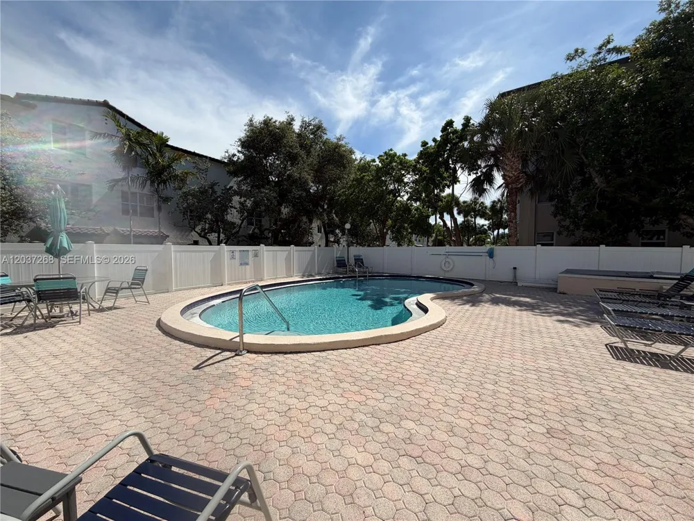 1965 S Ocean Blvd #208 Lauderdale By The Sea, FL 33062