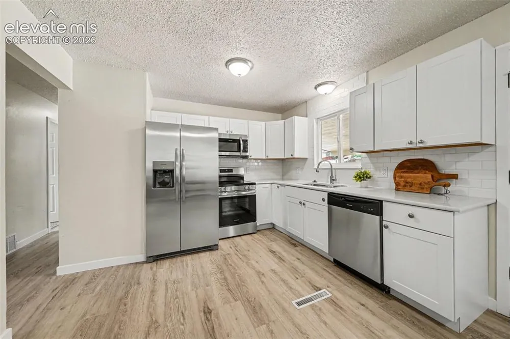 2122 Doniphan Drive Colorado Springs, CO 80910