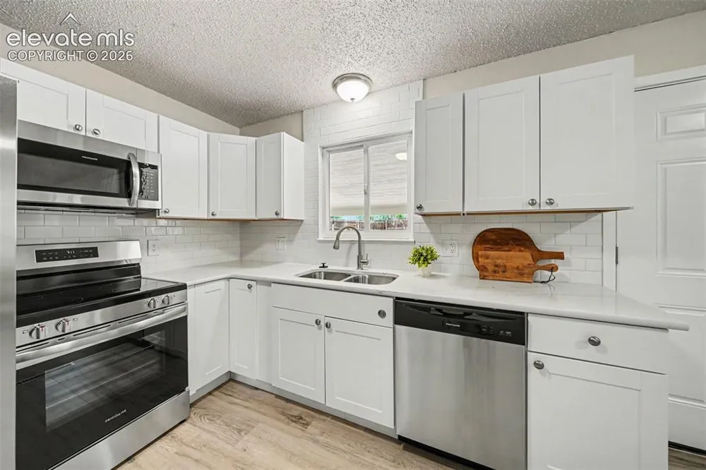 2122 Doniphan Drive Colorado Springs, CO 80910