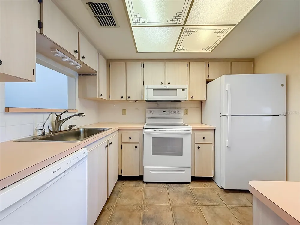 2465 NORTHSIDE DR #503 Clearwater, FL 33761