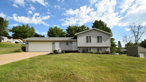 374 Cherry Street W