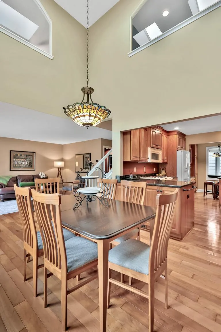 8264 Kingslee Road Bloomington, MN 55438