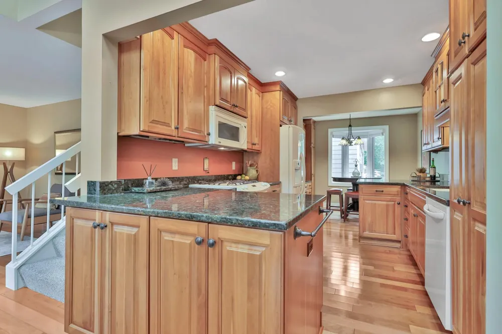 8264 Kingslee Road Bloomington, MN 55438