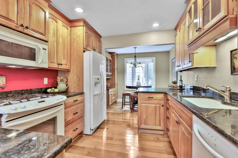 8264 Kingslee Road Bloomington, MN 55438