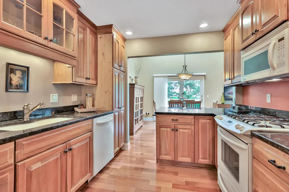 8264 Kingslee Road Bloomington, MN 55438