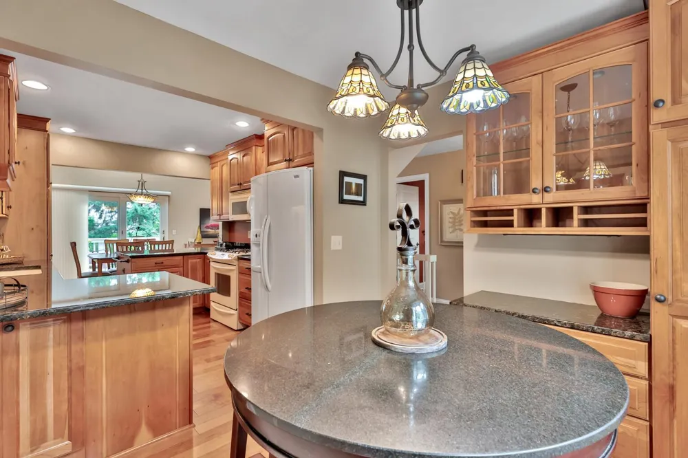 8264 Kingslee Road Bloomington, MN 55438