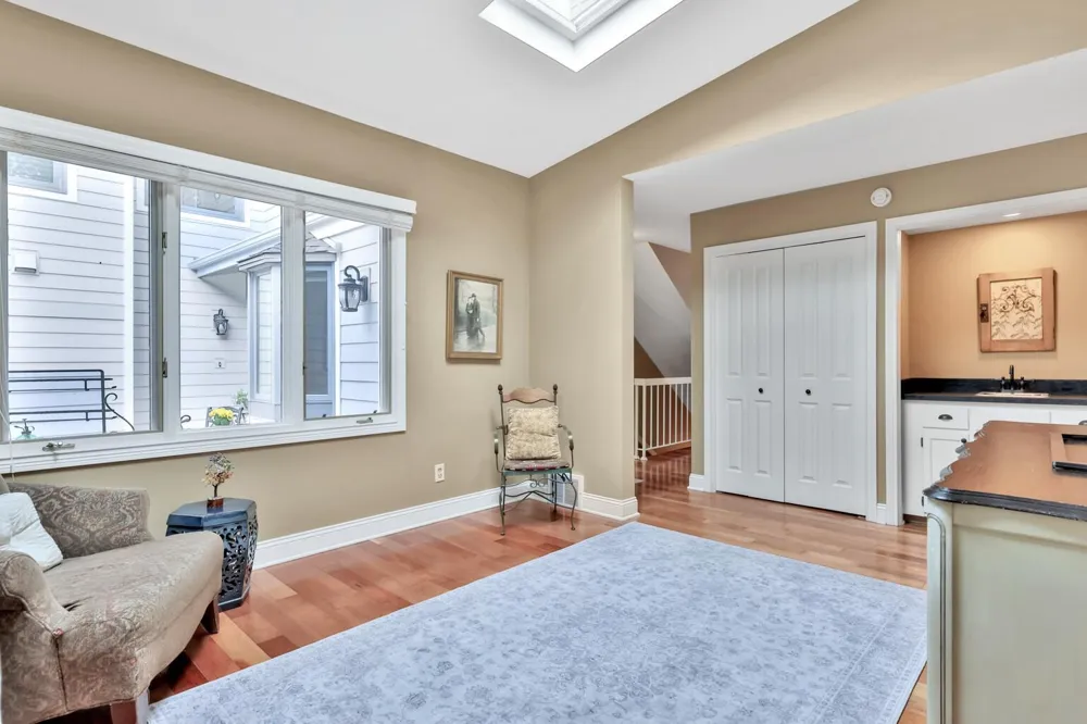 8264 Kingslee Road Bloomington, MN 55438