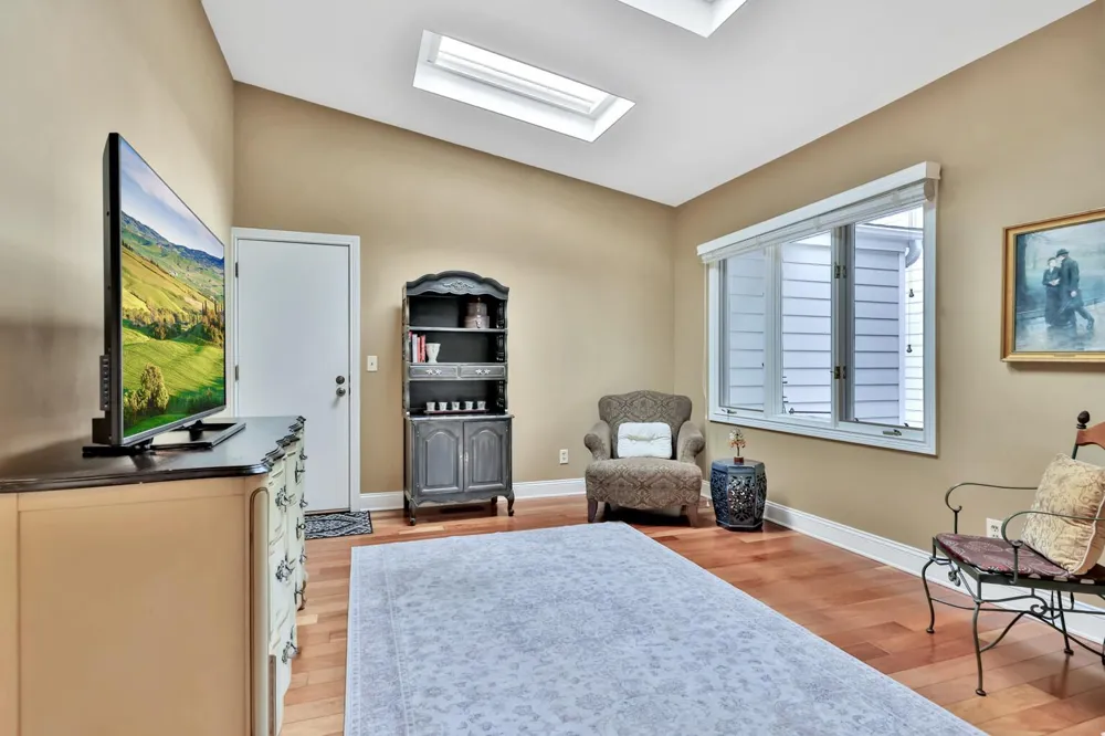 8264 Kingslee Road Bloomington, MN 55438