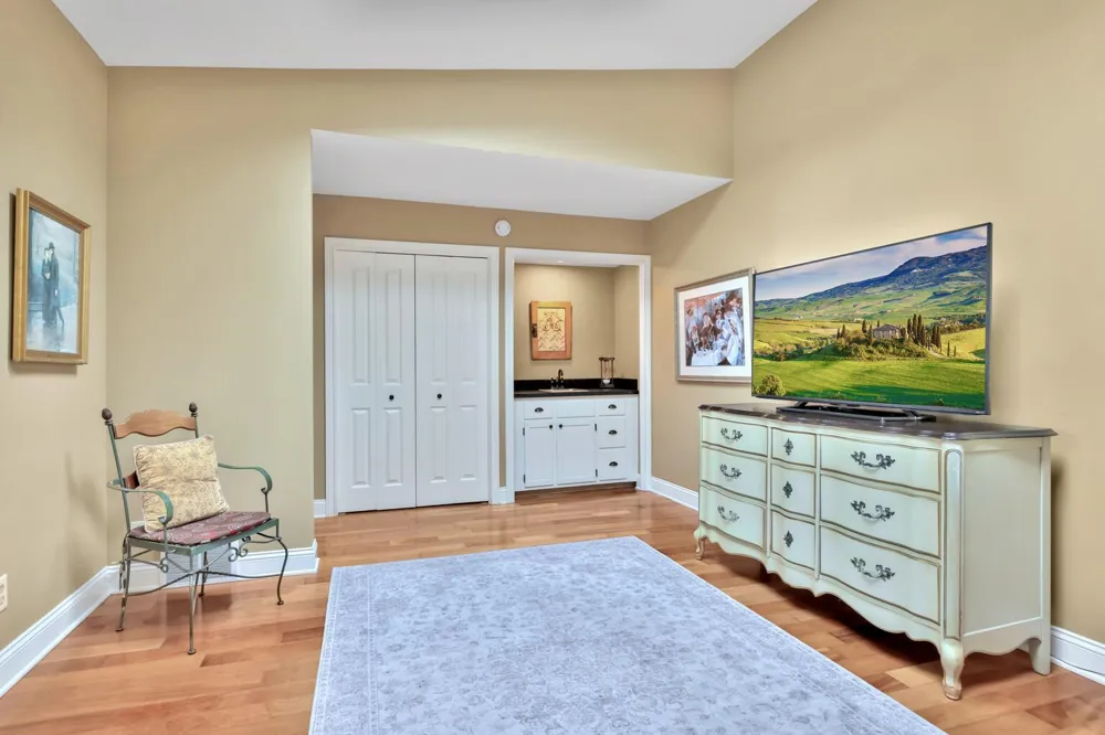8264 Kingslee Road Bloomington, MN 55438