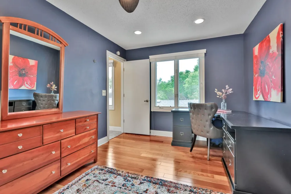 8264 Kingslee Road Bloomington, MN 55438