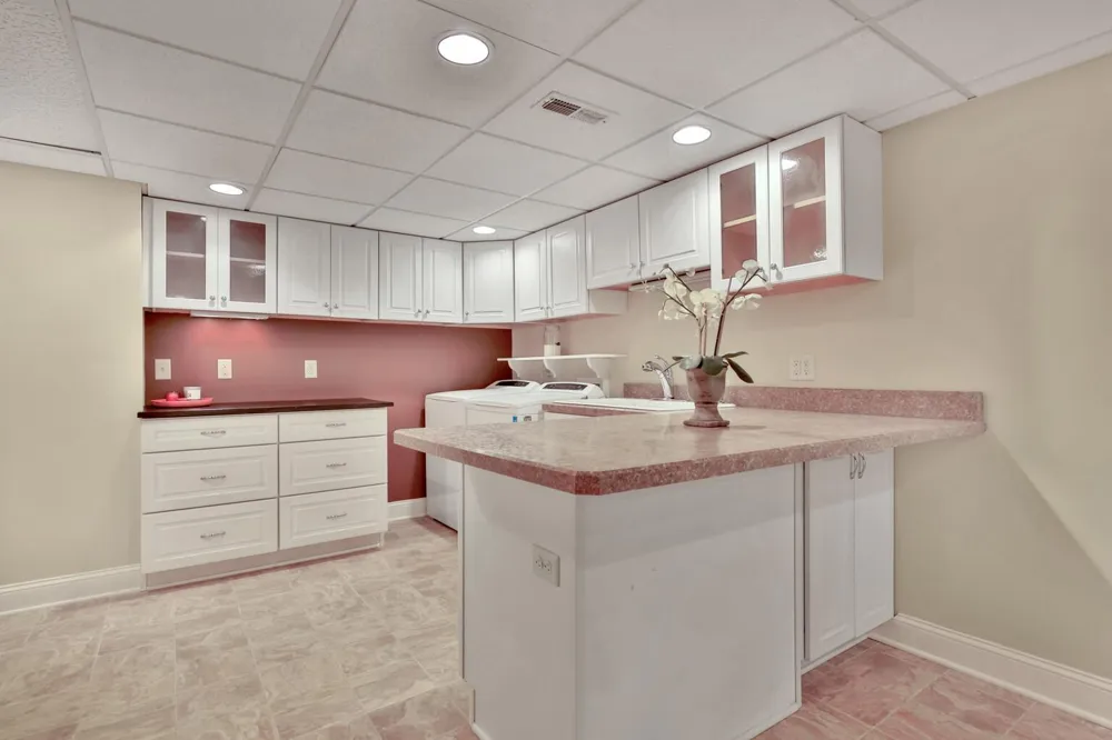 8264 Kingslee Road Bloomington, MN 55438