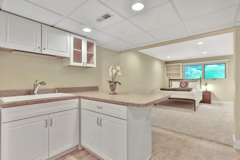 8264 Kingslee Road Bloomington, MN 55438