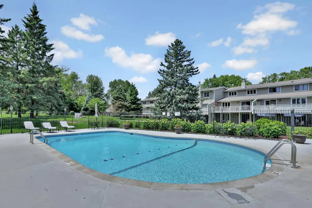 8264 Kingslee Road Bloomington, MN 55438