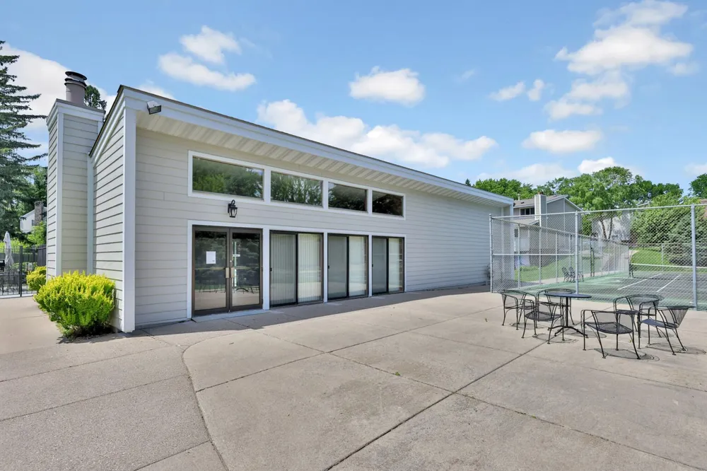 8264 Kingslee Road Bloomington, MN 55438