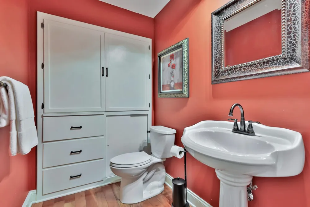 8264 Kingslee Road Bloomington, MN 55438