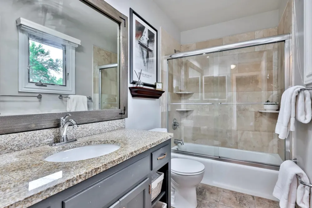 8264 Kingslee Road Bloomington, MN 55438