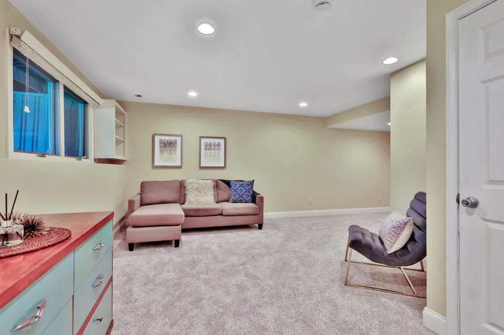 8264 Kingslee Road Bloomington, MN 55438
