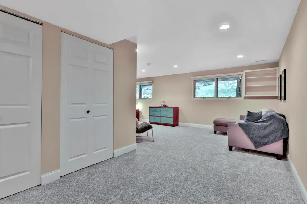 8264 Kingslee Road Bloomington, MN 55438