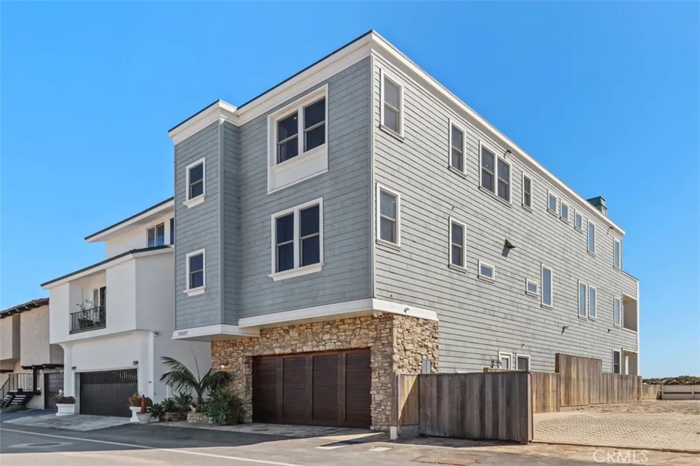 17027 S Pacific Avenue Sunset Beach, CA 90742