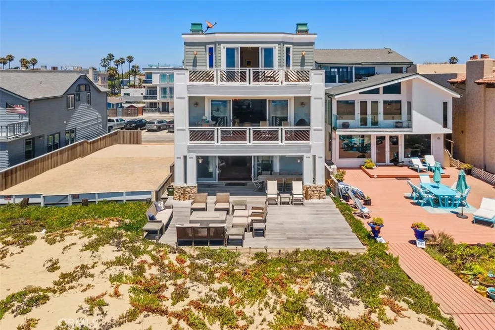 17027 S Pacific Avenue Sunset Beach, CA 90742
