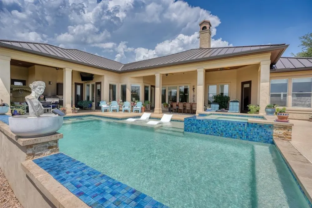 143 Westgate Loop Horseshoe Bay, TX 78657