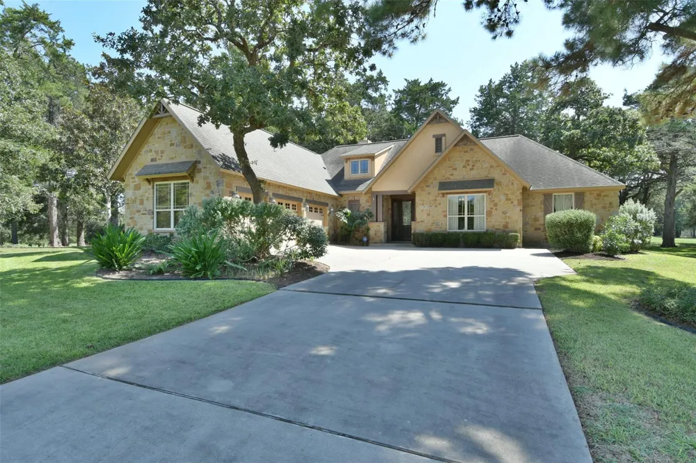 901 Falls Drive New Ulm, TX 78950