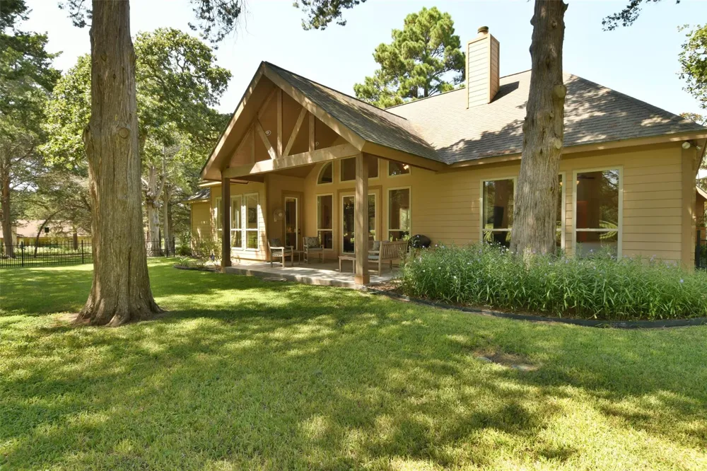 901 Falls Drive New Ulm, TX 78950