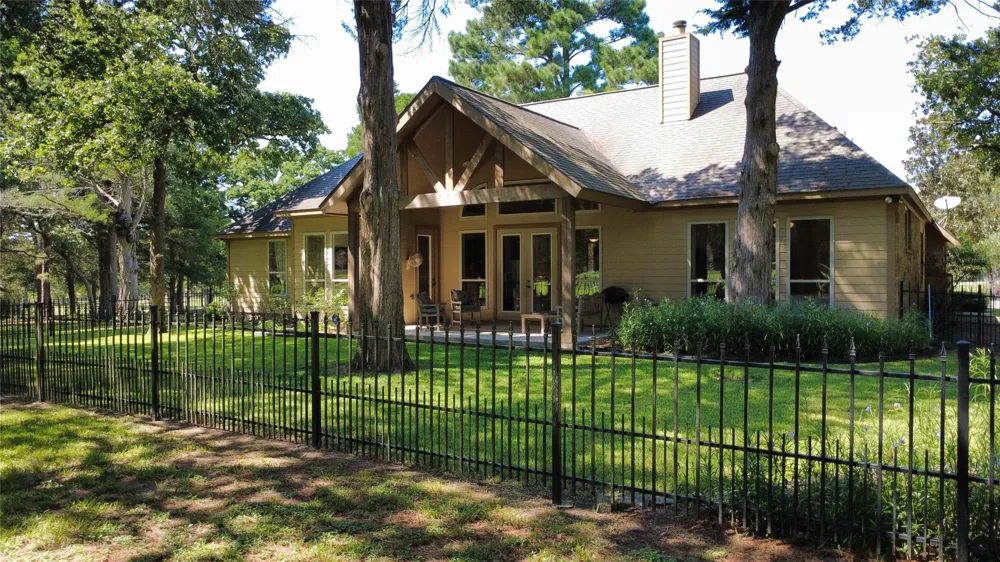 901 Falls Drive New Ulm, TX 78950