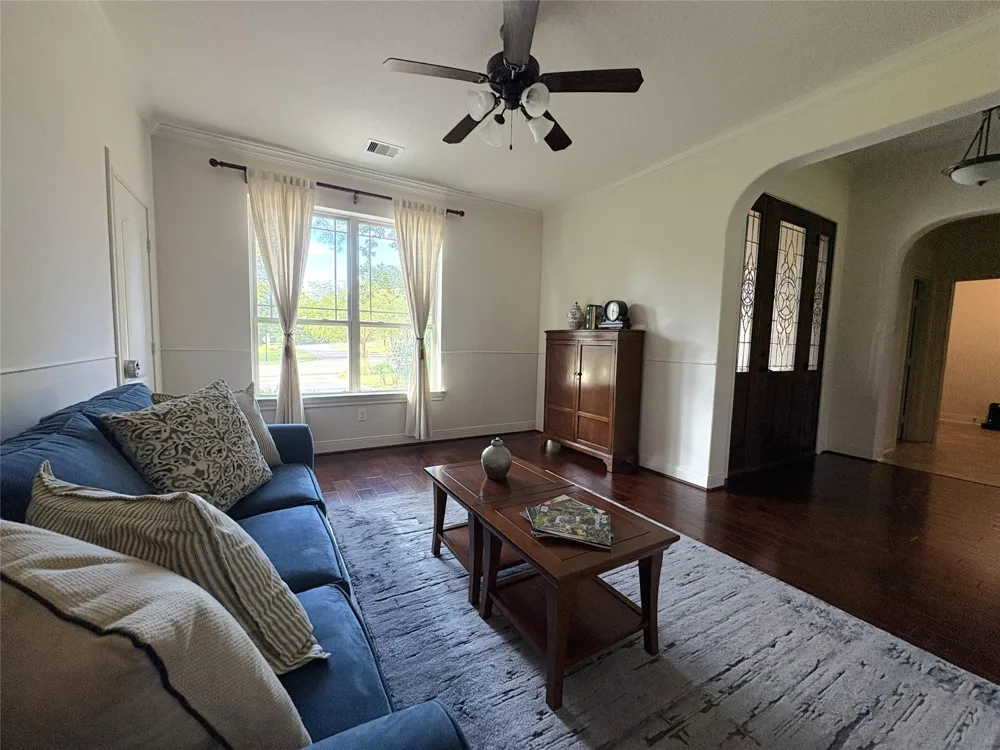 901 Falls Drive New Ulm, TX 78950