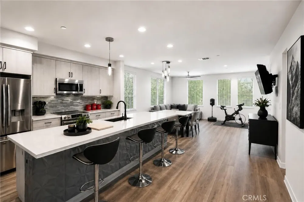 105 Galaxie Covina, CA 91723