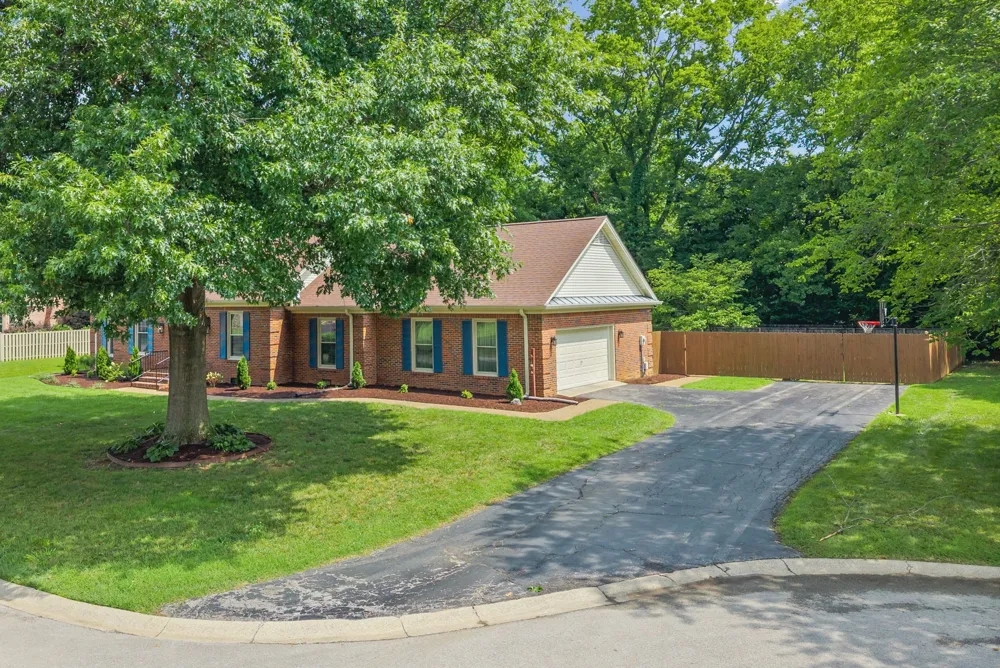 14 Harton Pl Hopkinsville, KY 42240
