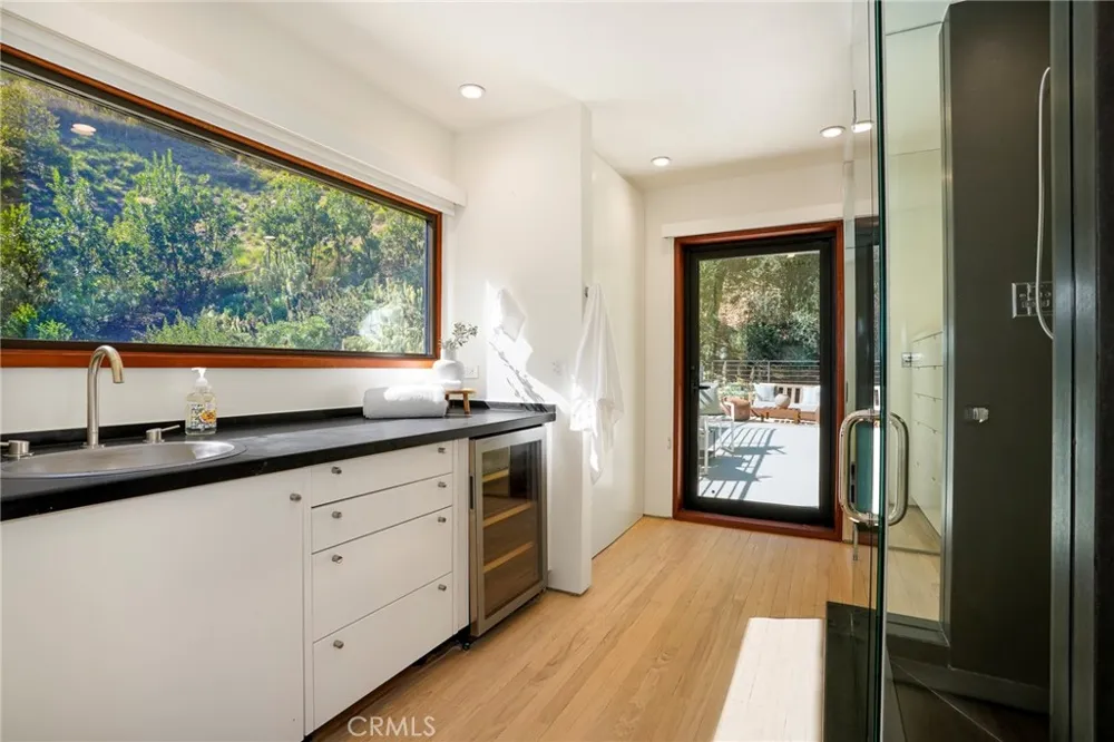 10443 Corfu Lane Los Angeles, CA 90077