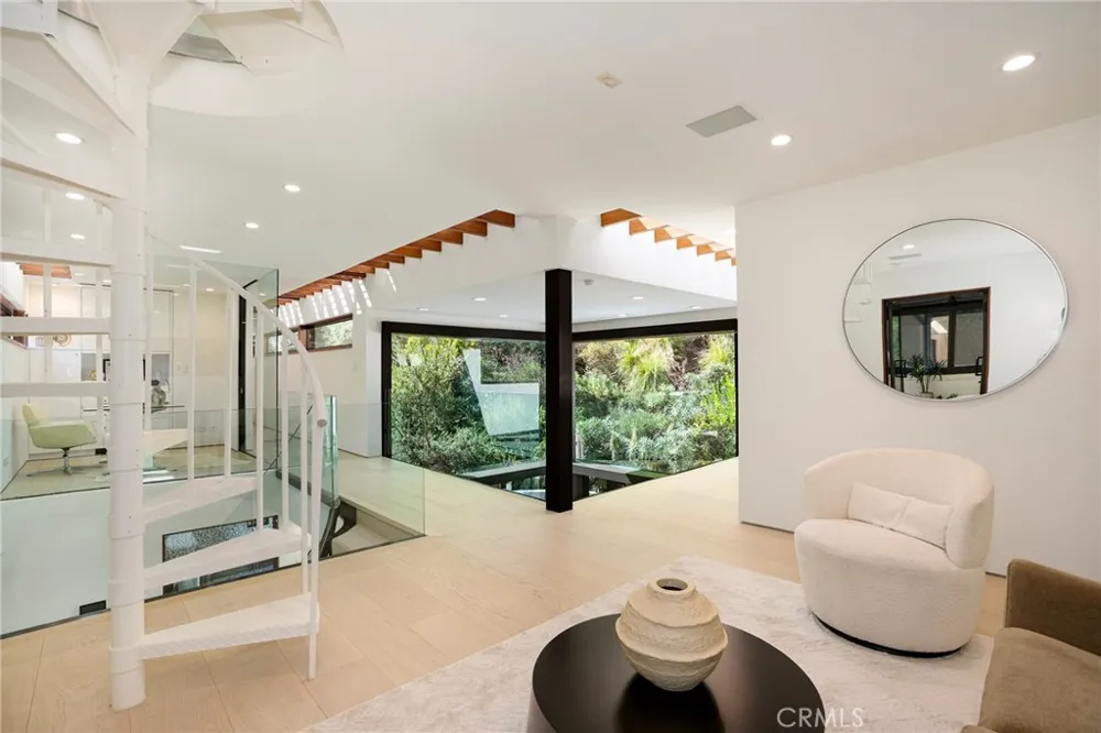 10443 Corfu Lane Los Angeles, CA 90077