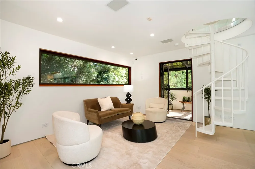 10443 Corfu Lane Los Angeles, CA 90077
