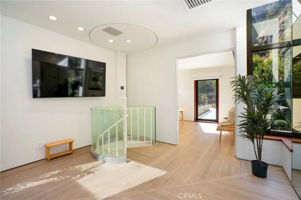 10443 Corfu Lane Los Angeles, CA 90077
