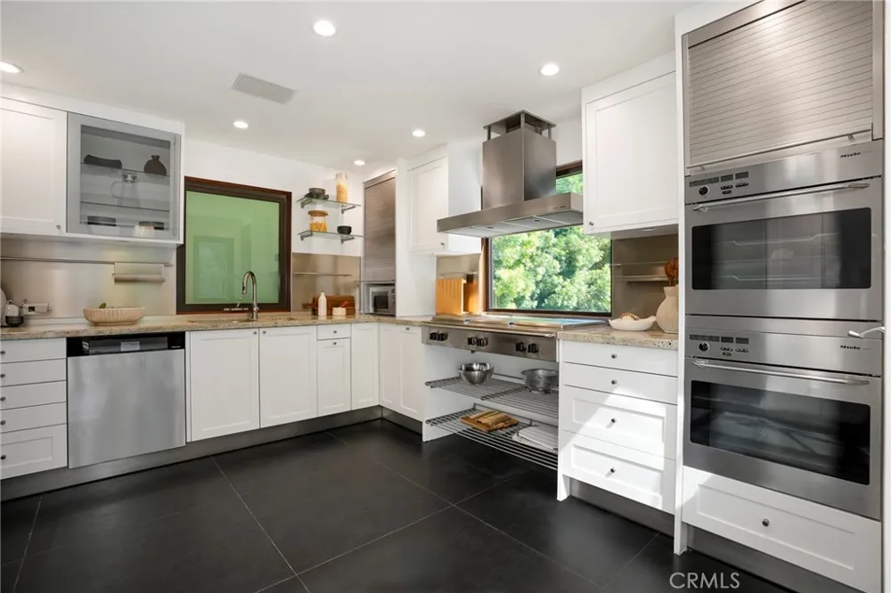 10443 Corfu Lane Los Angeles, CA 90077