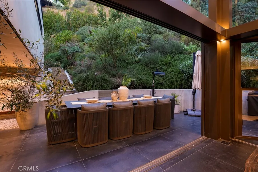 10443 Corfu Lane Los Angeles, CA 90077