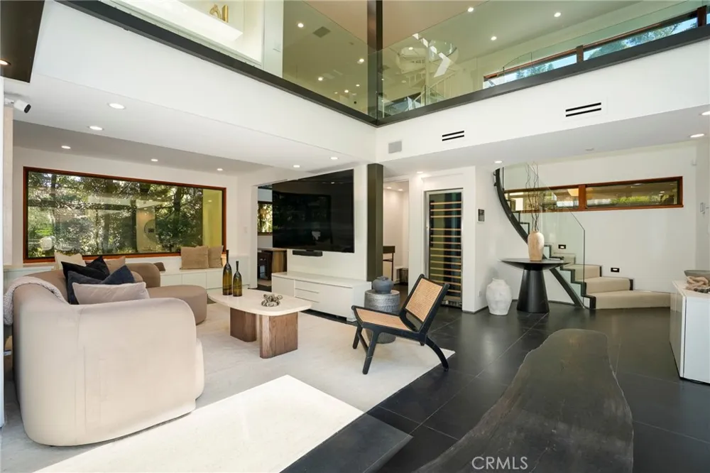 10443 Corfu Lane Los Angeles, CA 90077