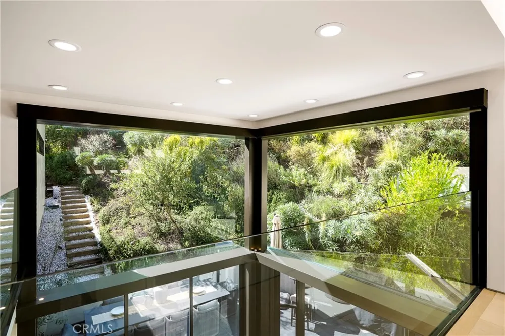 10443 Corfu Lane Los Angeles, CA 90077