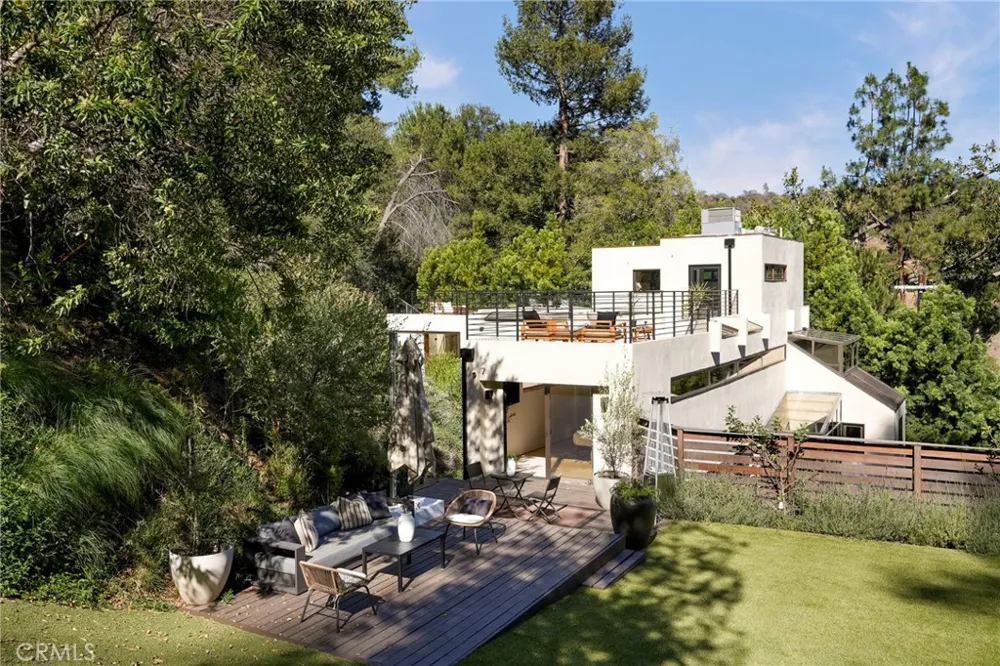 10443 Corfu Lane Los Angeles, CA 90077