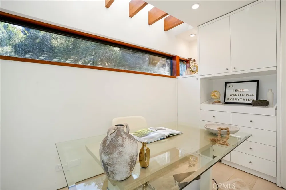 10443 Corfu Lane Los Angeles, CA 90077