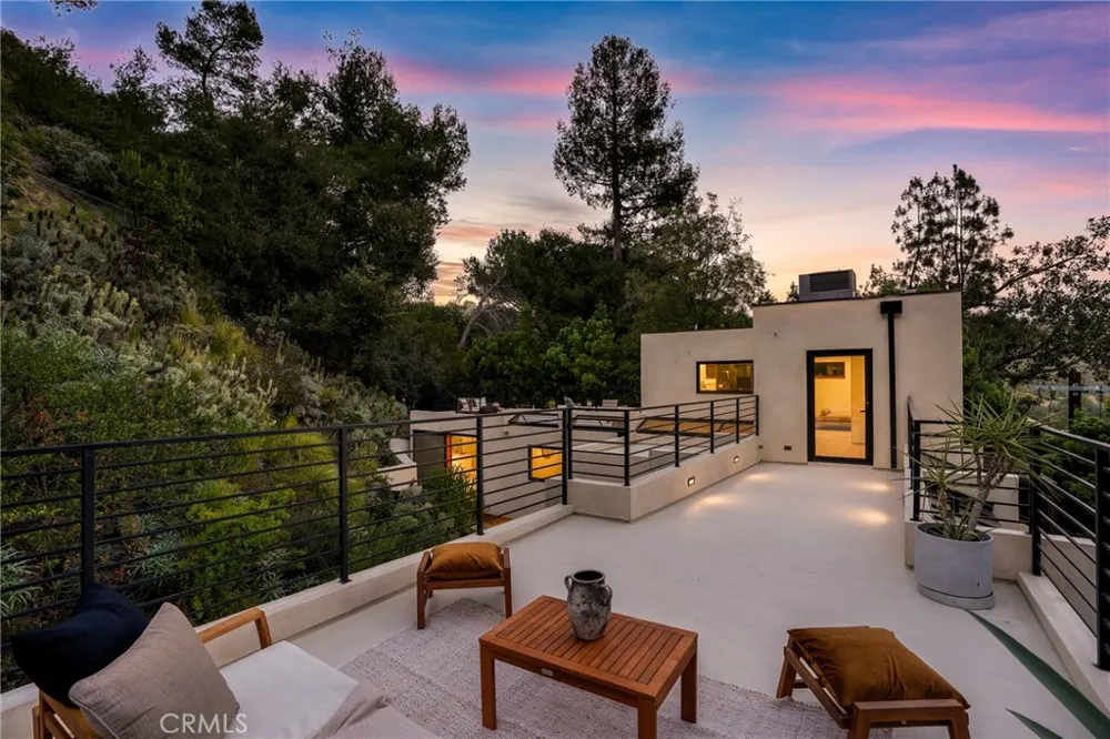 10443 Corfu Lane Los Angeles, CA 90077